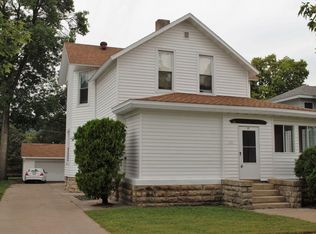 127 9th St E, Winona, MN 55987