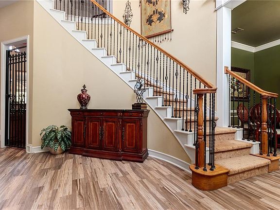 4th image of 2304 Idlewild Dr