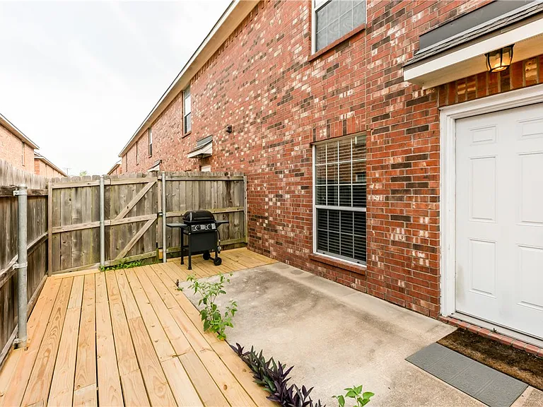 1001 Krenek Tap Rd #1201 — Photo 15