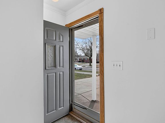 4th image of 241 Nichols Dr