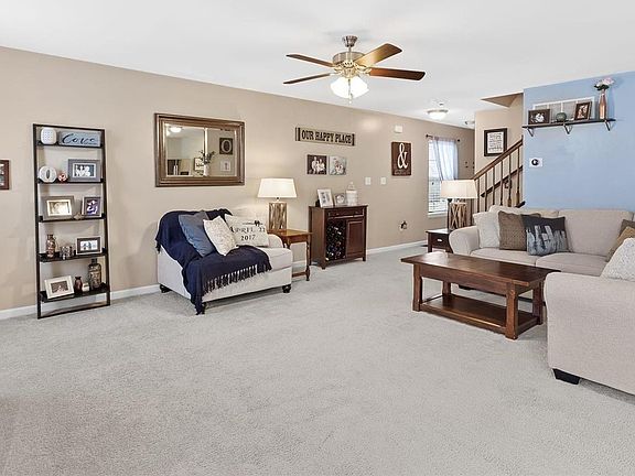 5th image of 213 Pecan Bluffs Dr