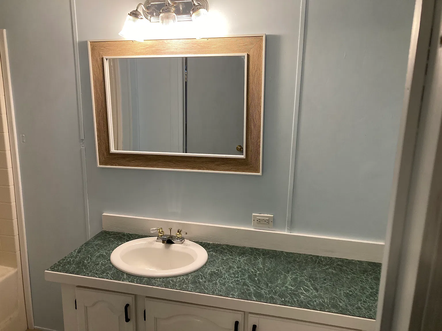3 bed, 1300 sqft, $2,850 — Photo 4