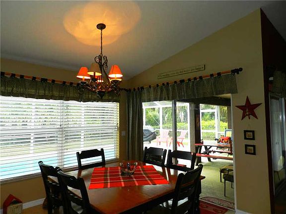 4th image of 3220 Elias Cir