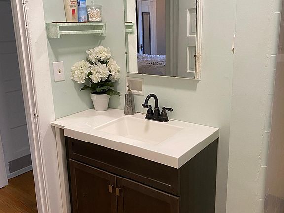 5th image of 803B Virginia St