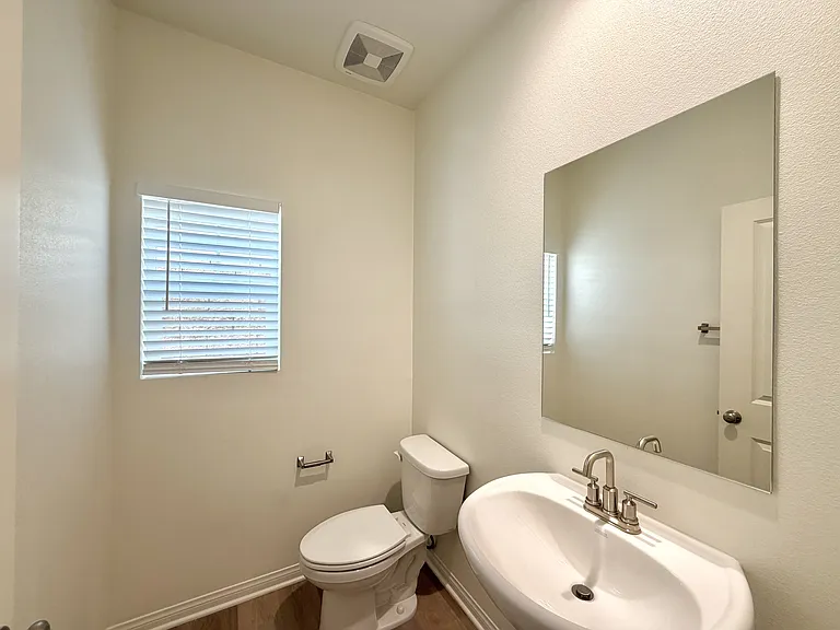 2616 W 2nd St — Photo 6