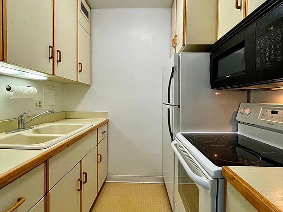 5th image of 900 N Lake Shore Dr APT 1511