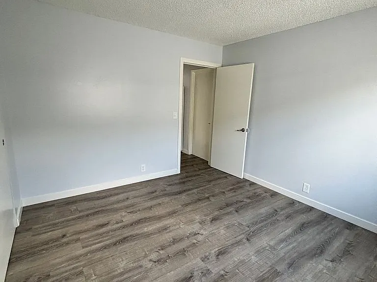 2649 Marengo St — Photo 23