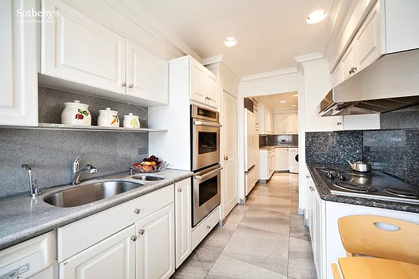 Sold by Sotheby's International Realty | media 6
