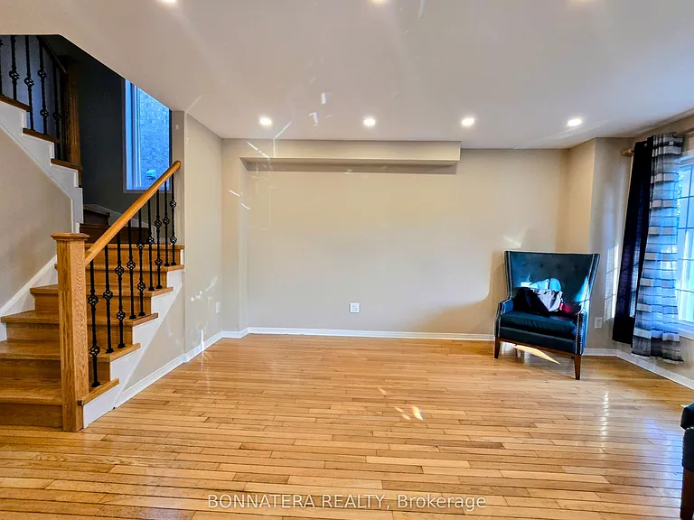 5455 Farmcote Dr — Photo 2