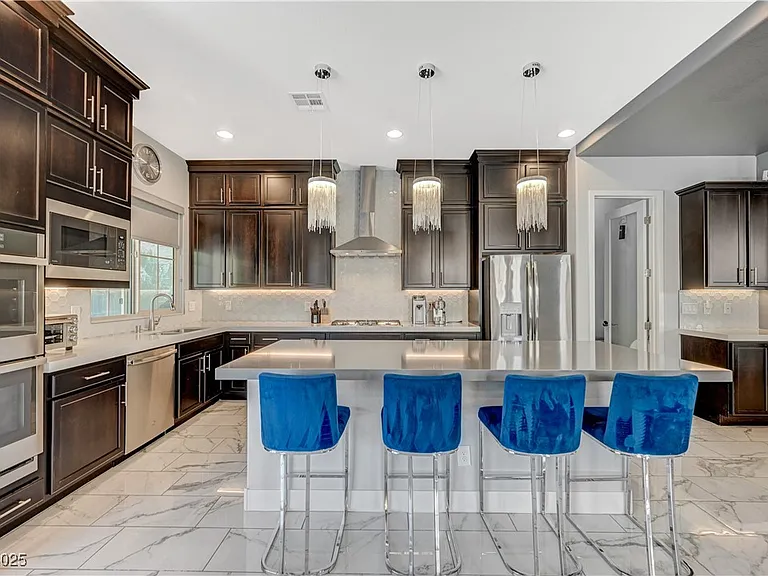 3943 Reyes Ave — Photo 14