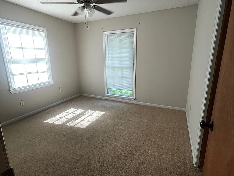 817 Robin Hood Trl — Photo 34