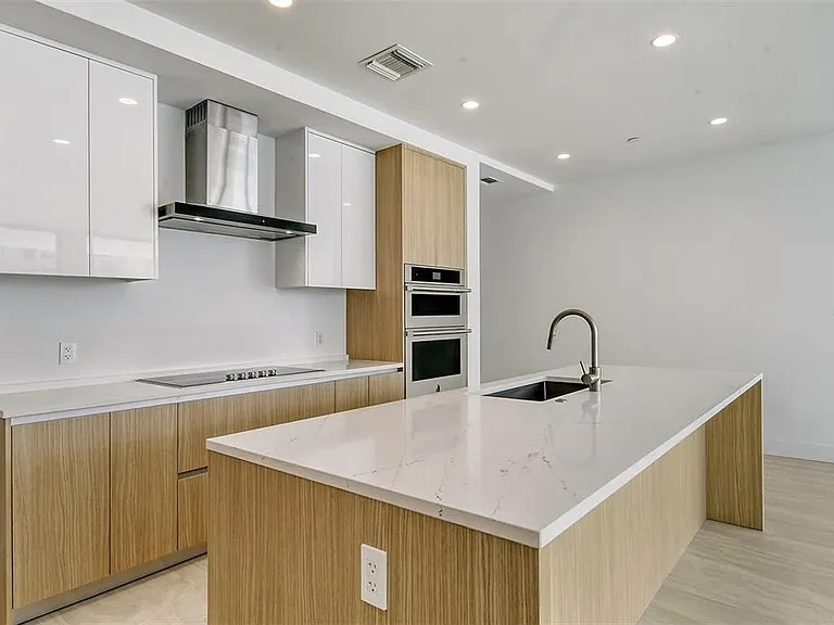 301 Quay Cmns #1011 — Photo 19