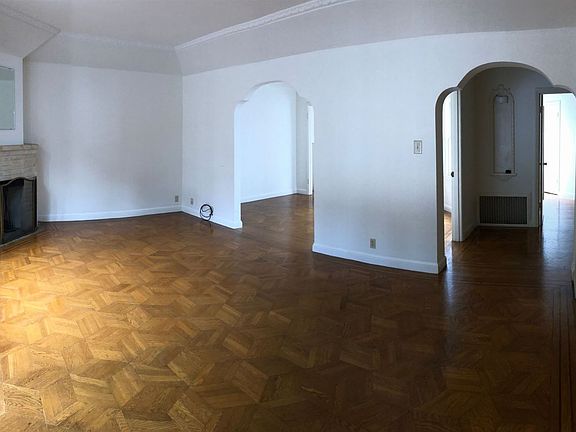 4th image of 113 Laidley St #1