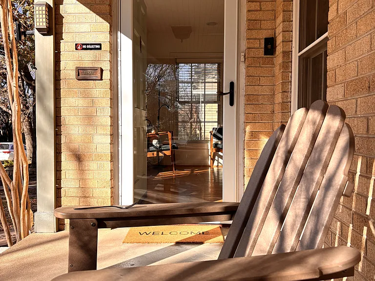 Spacious porch looking in front door