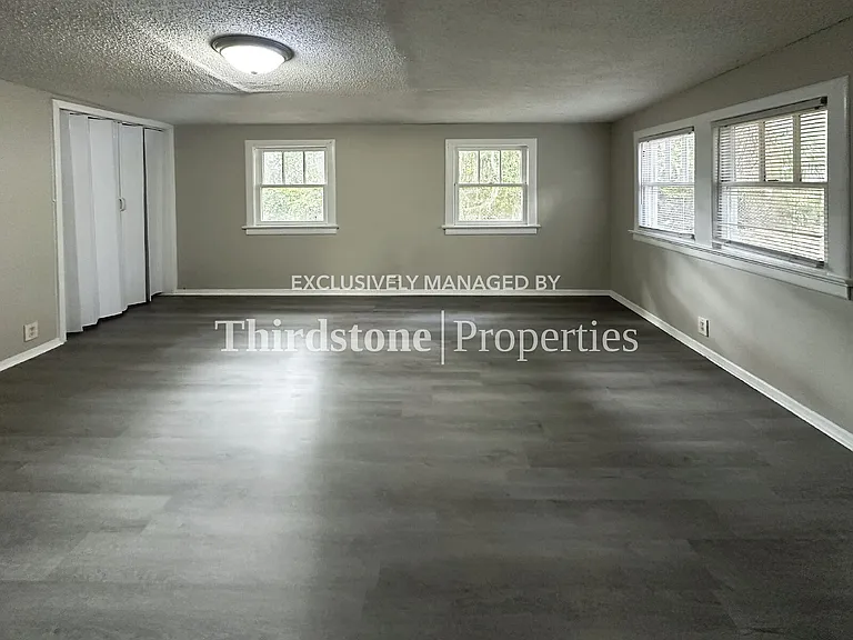 6965 Lorain St — Photo 19