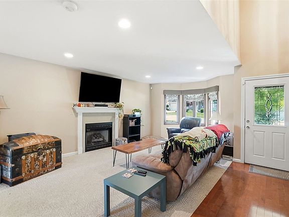 3rd image of 2914 Stoneleigh Dr