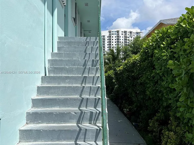 469 SW 3rd St #4 — Photo 14