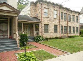 307 W Jackson St, Woodstock, IL 60098