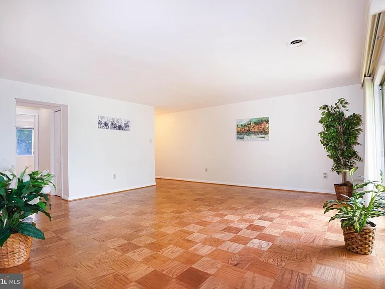 10416 Rockville Pike #302 — Photo 4