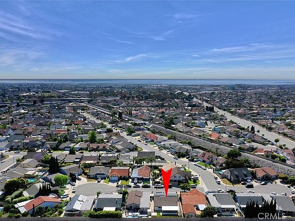 5th image of 16082 Nelson St