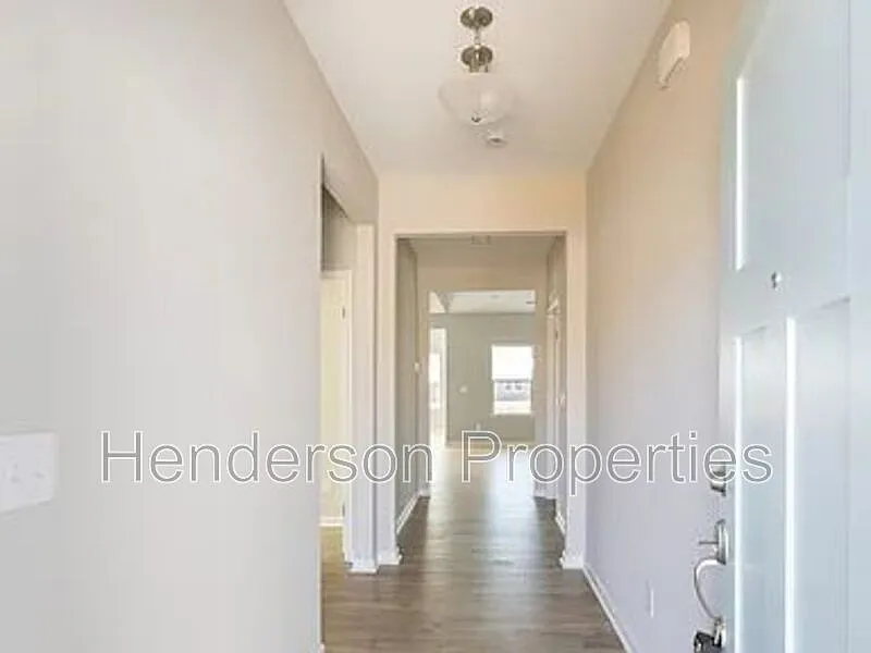 3 bed, 2.0 bath, 1465 sqft, $2,250 — Photo 4