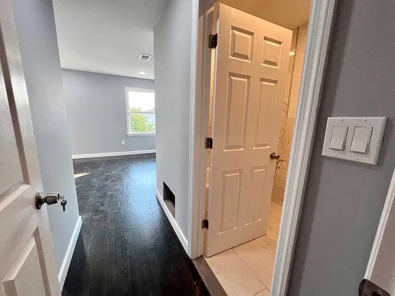 135 Oxford Ave #2 — Photo 11