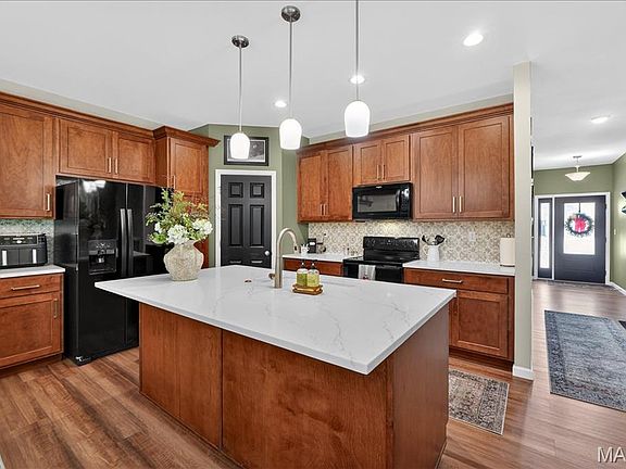 5th image of 28939 Old Court Dr