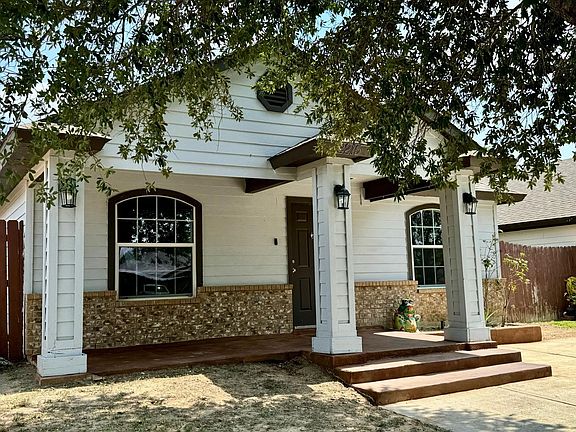 2nd image of 2215 Los Olivos Ln
