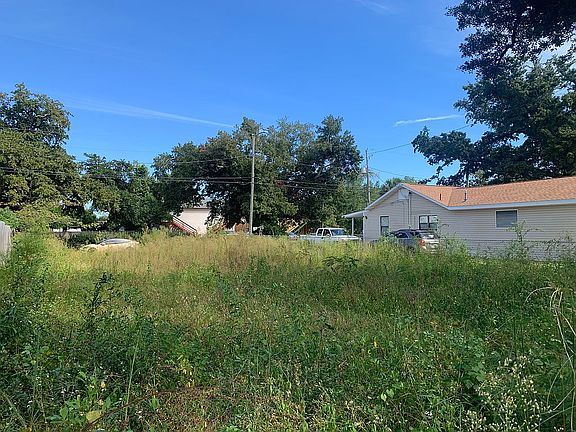 5th image of 2714 E 8th St