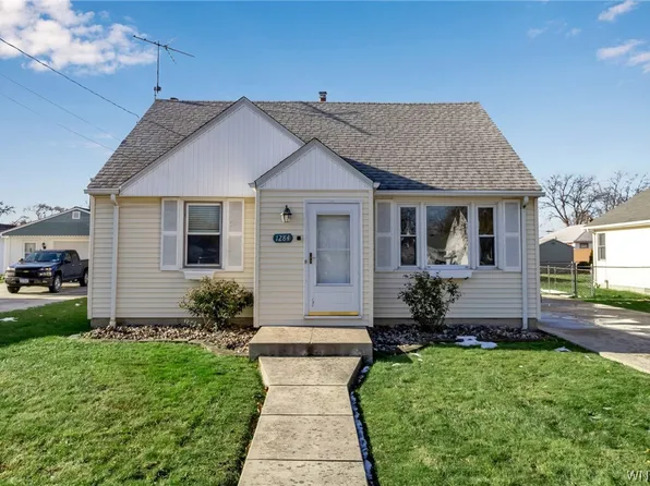 1284 93rd St, Niagara Falls, NY 14304