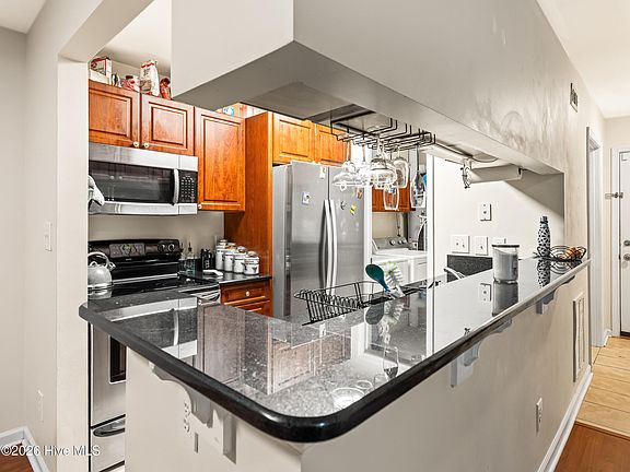 5th image of 1001 Kingswood Drive #J