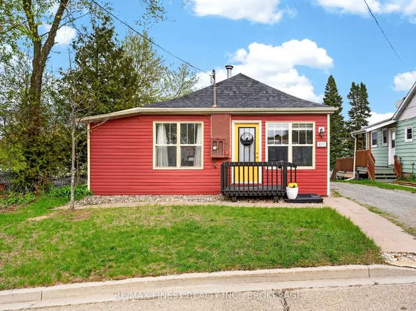 377 Henrietta St, Gananoque, ON K7G 1X6