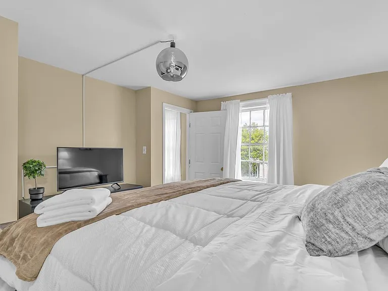 208 Princess Anne St — Photo 33