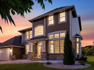 10676 Hawthorn Trl, Woodbury, MN 55129