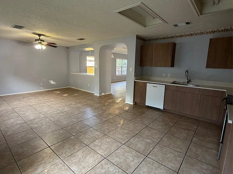 3207 Settlement Dr — Photo 2