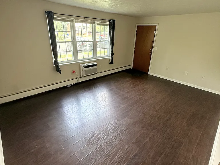 1081 Blue Hills Ave #B — Photo 8