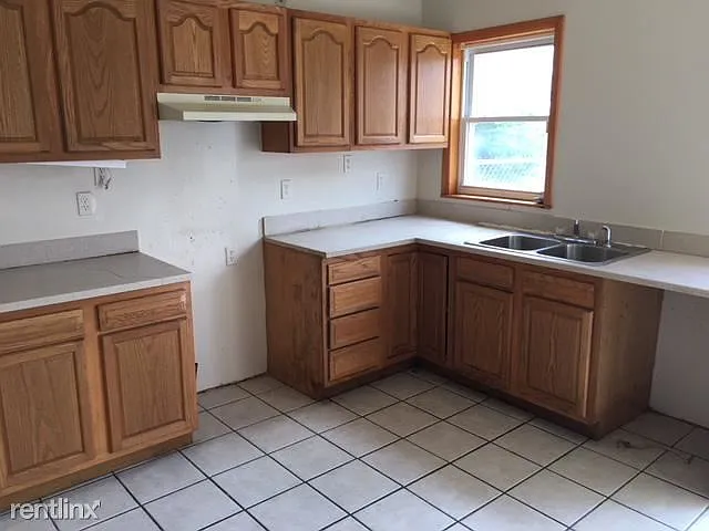 410 Suncrest St photo 1