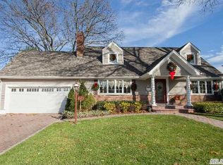 2255 2nd St, East Meadow, NY 11554