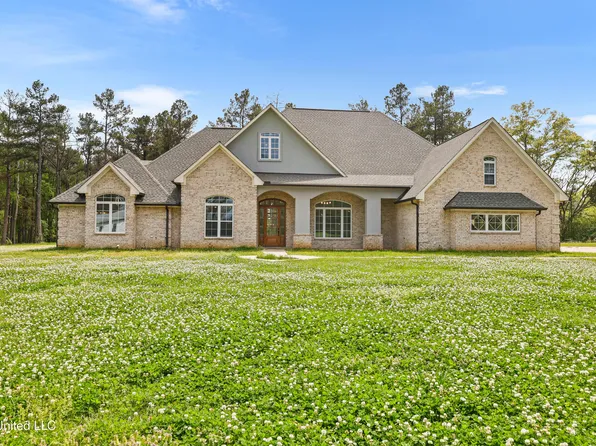 744 Georgetown St, Hazlehurst, MS 39083