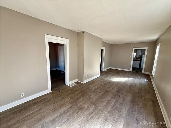 5th image of 146 S Irwin St