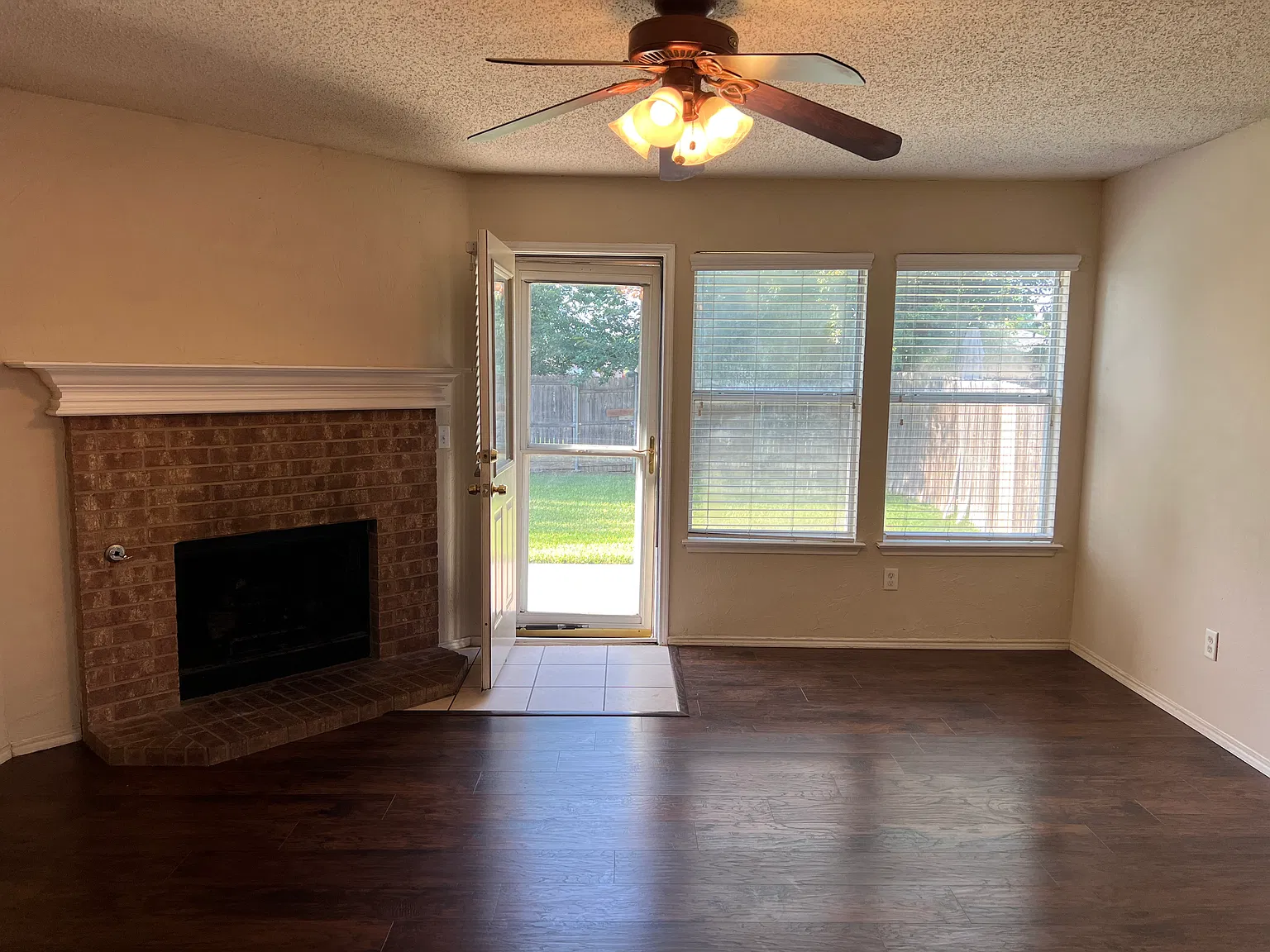 1547 Thornhill Ln — Photo 4