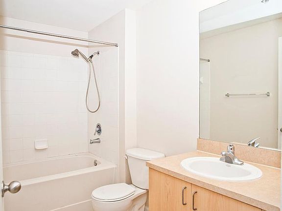 3rd image of 533 NE 3rd Ave APT 231