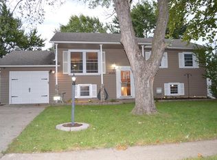 2526 SW Kent St, Topeka, KS 66614