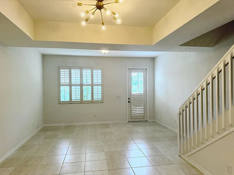 902 S Federal Hwy #6 — Photo 3