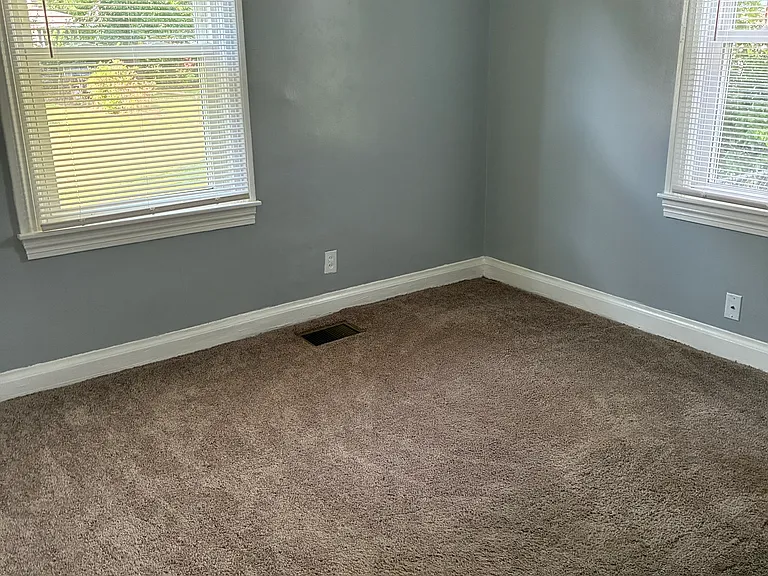1109 Minor Ln — Photo 5