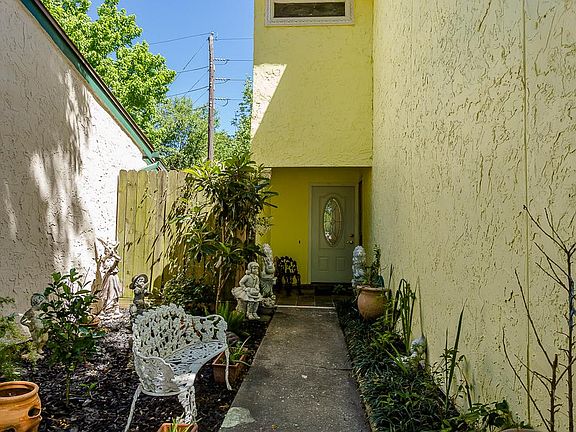 4th image of 10328 Bridgeland Ln