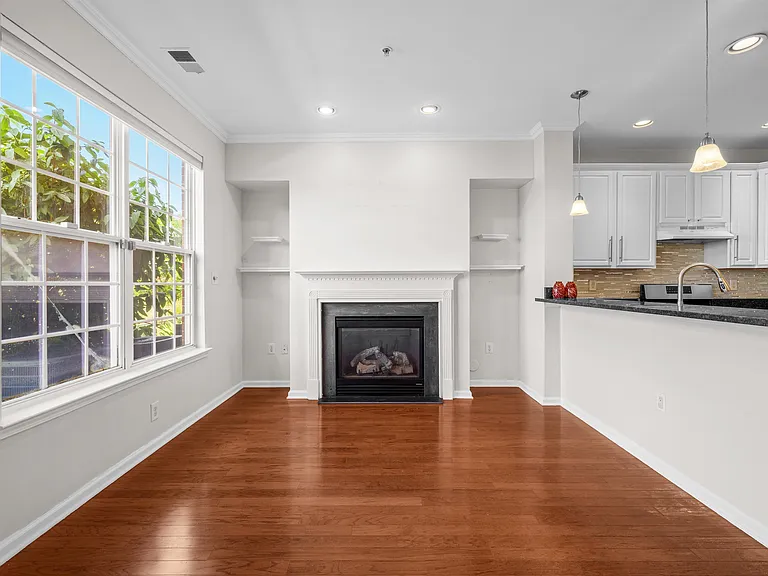 92 Lyon Ct — Photo 5