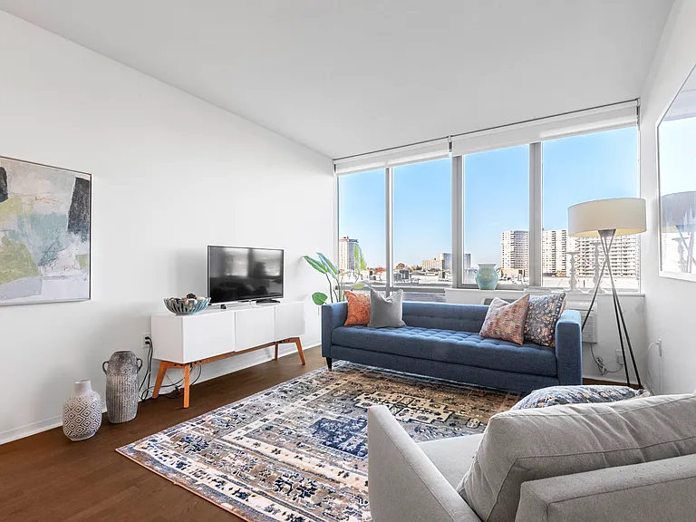 2032 1/2 Hudson St #527 — Photo 5