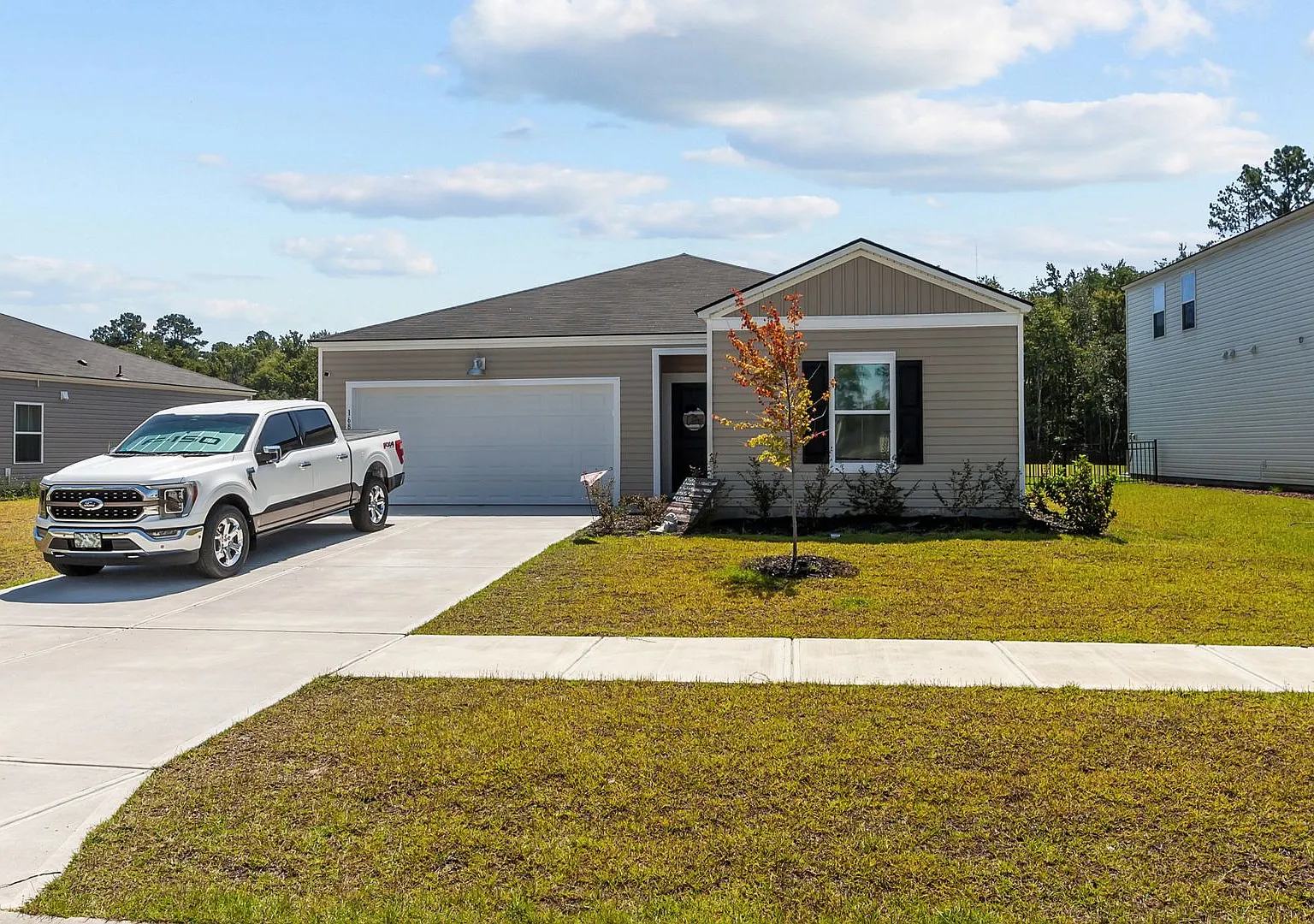 Simply Comfortable 4BR Home in Edgewater at New Hampstead — Photo 1
