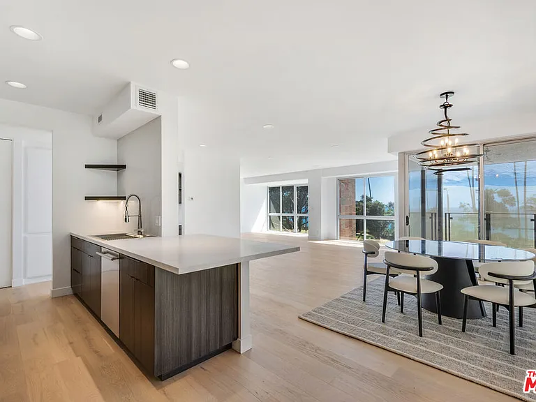 515 Ocean Ave #402S — Photo 28